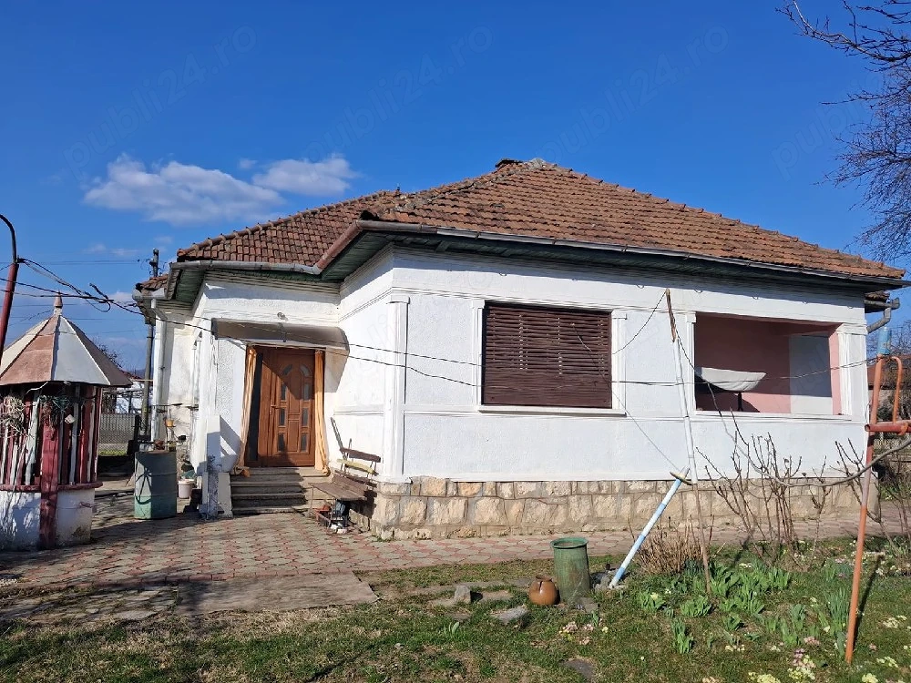 Vând casă în Simeria.