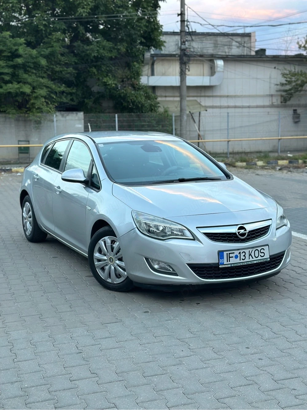 Opel Astra J - 1.7 CDTI - Pilot automat - AC - Comenzi pe volan vocale - Lumini Automate - etc..