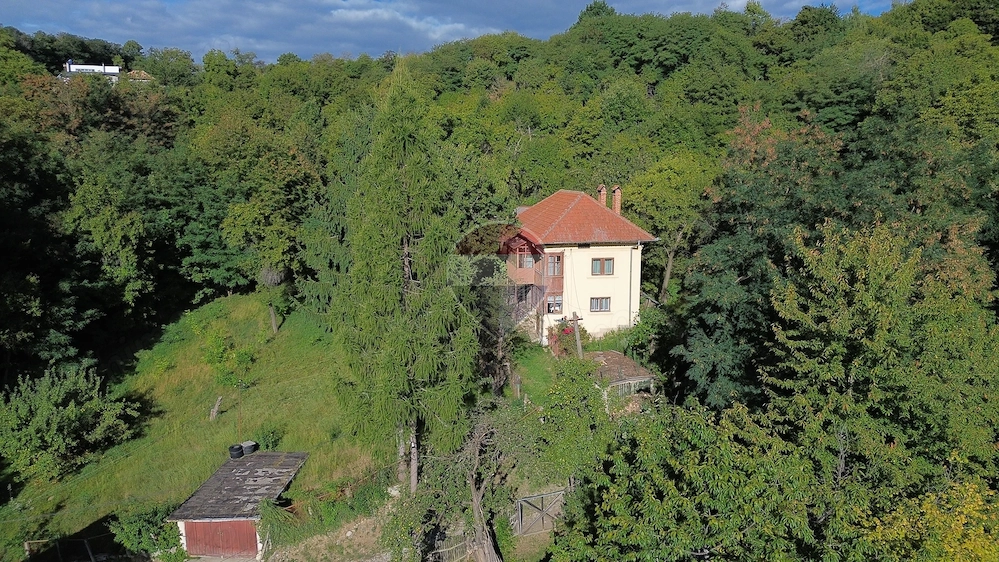 Casă in mijlocul naturii in orașul Câmpulung