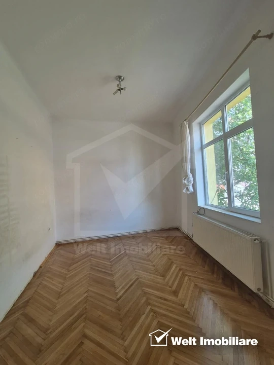 Apartament 3 camere semidecomandate, Centru, terasa, curte
