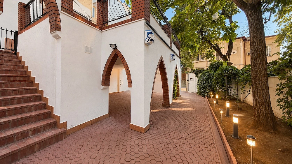 Vila zona Stefan cel Mare - 380 mp teren - 452 mp utili, Rezidential / Office