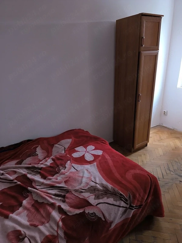 Apartament 3 camere de închiriat