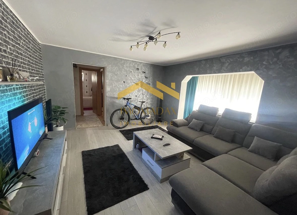 Aradului 3 camere etaj 3