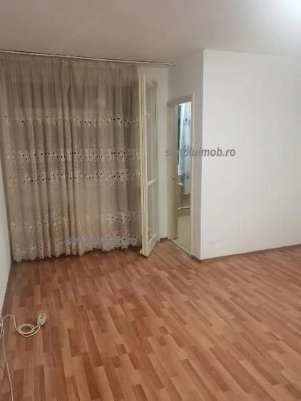 Garsonieră  Aparatorii Patriei Etaj Intermediar