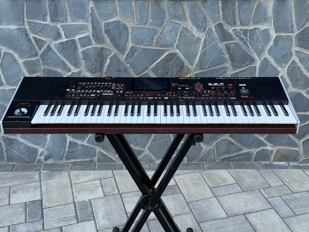 Vând Korg Pa 4 x 76 