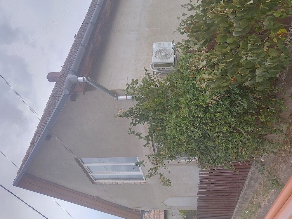 Casă cu mansardă de vânzare,în Husasău de Criș la 13 km.de Oradea și la 3 km. de Podgoria