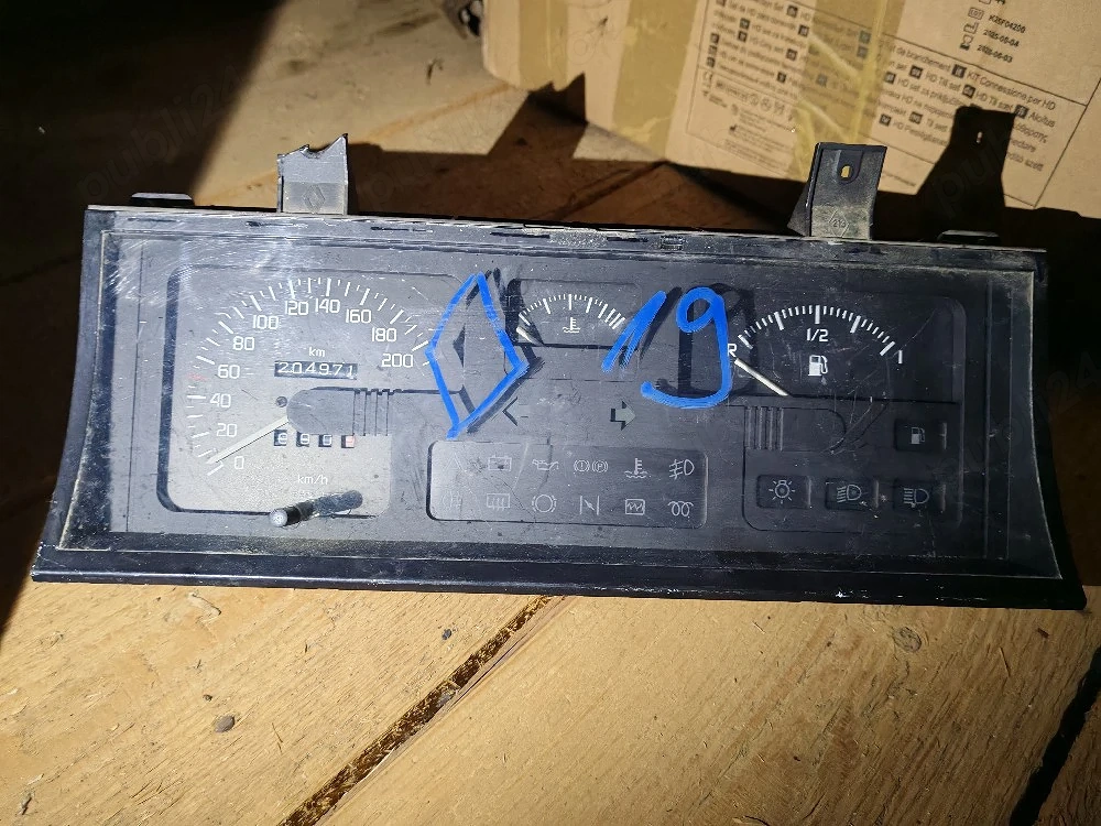 Ceasuri bord Renault 19