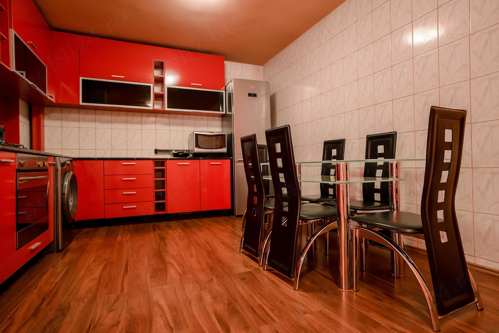 Inchiriez Apartament 3 camere, Rahova