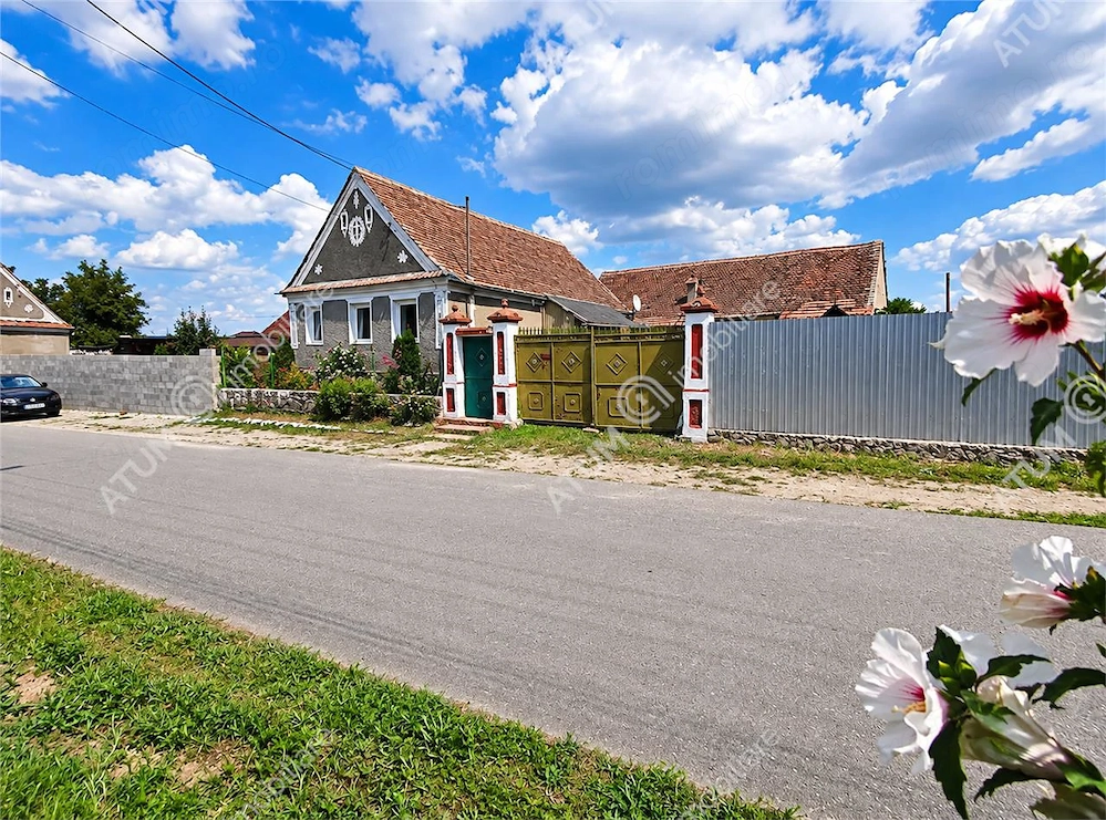Casa cu 4 camere si 1650 mp teren la doar 30 km distanta de Sibiu