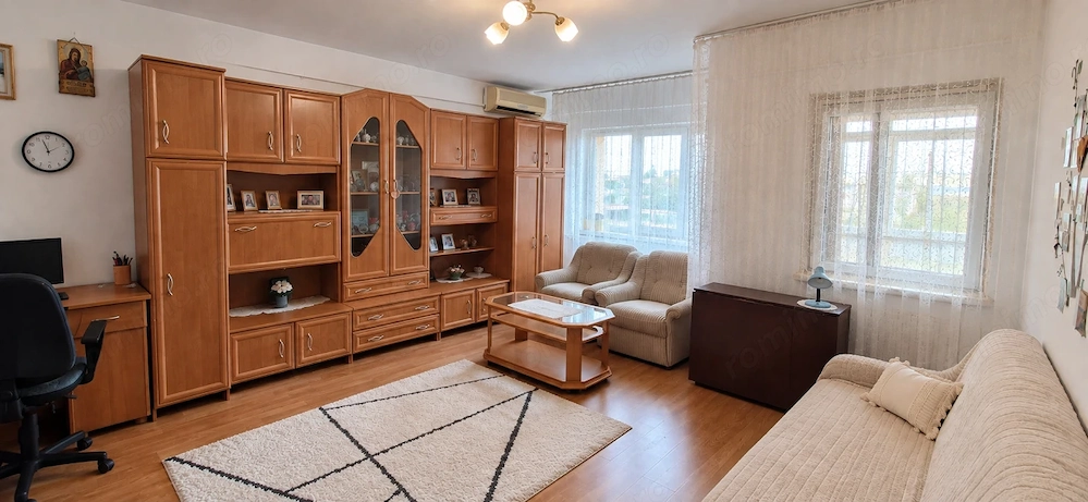 Apartament 3 camere de vânzare în Craiova – Strada Nanterre, zonă centrală