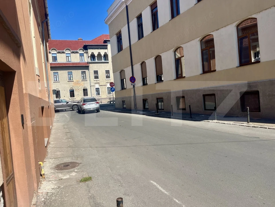 Aapartament de vanzare zona centrala (curte comuna)