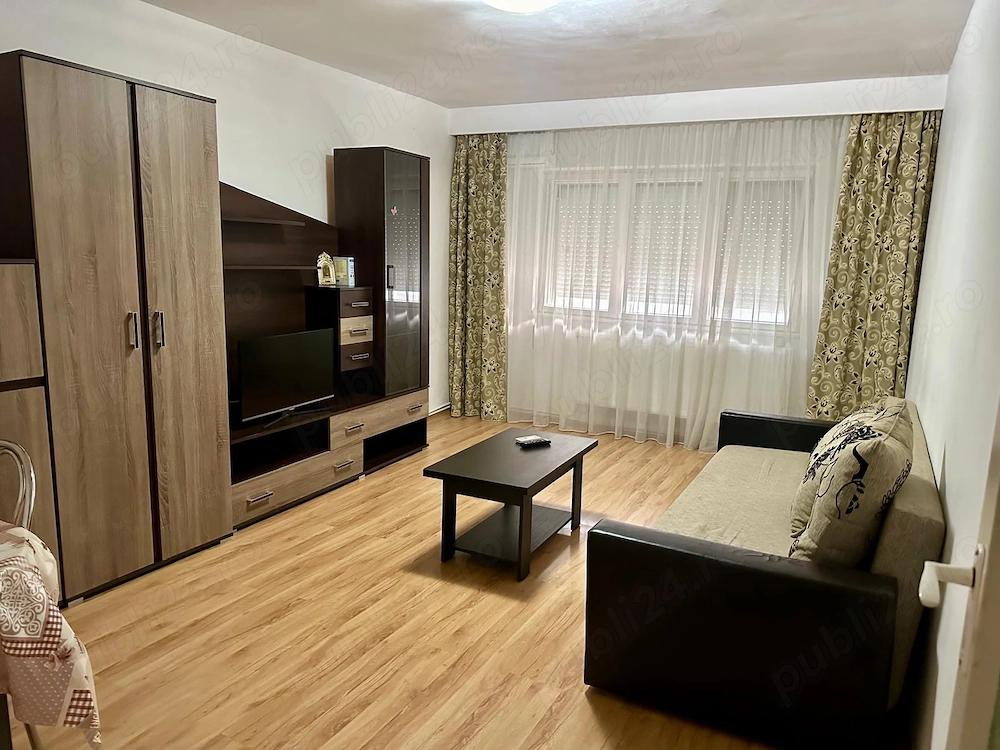 Închiriez apt 2 camere central 