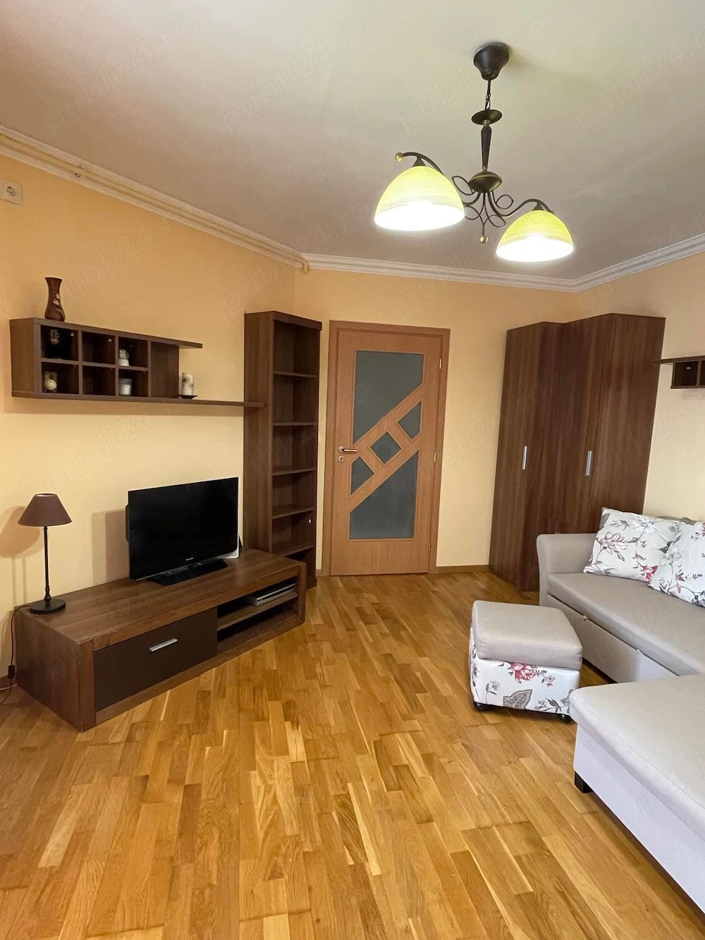 Proprietar  ofer  spre inchiriere un apartament cu 2 camere, decomandat in Giroc, vatra satului . 