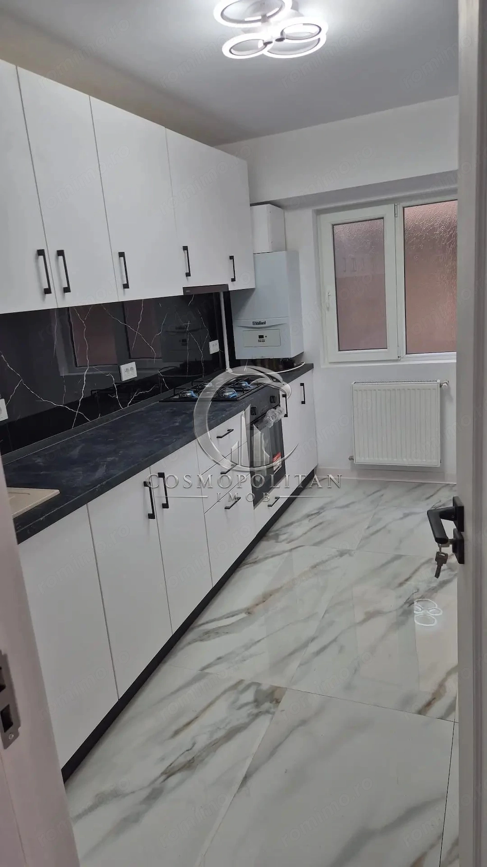 Apartament cu 3 camere ~ zona Centru ~ etaj 4 ~ confort 1