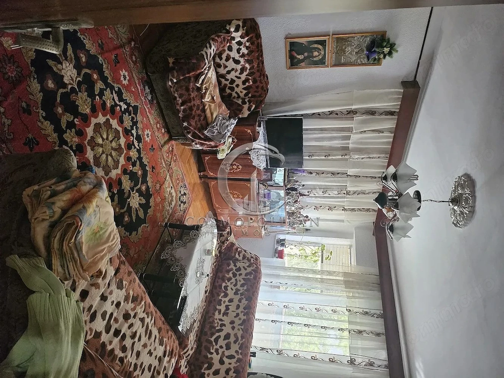 Apartament cu 3 camere zona Centru/Bazar ~ etaj 3 ~ cu imbunatatiri