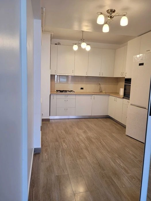 Apartamen 3 camere de inchiriat Isaran, Tractorul