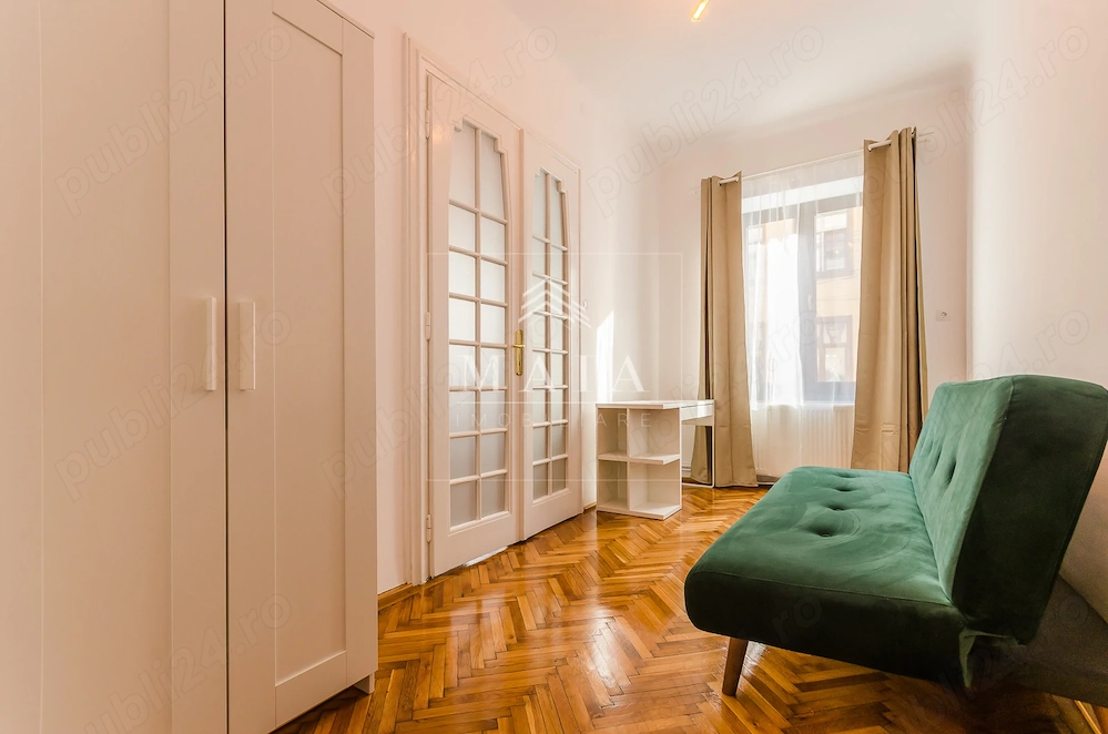 Apartament 4 camere, garaj, pivnita, la 2 minute de Parcul Sub Arini
