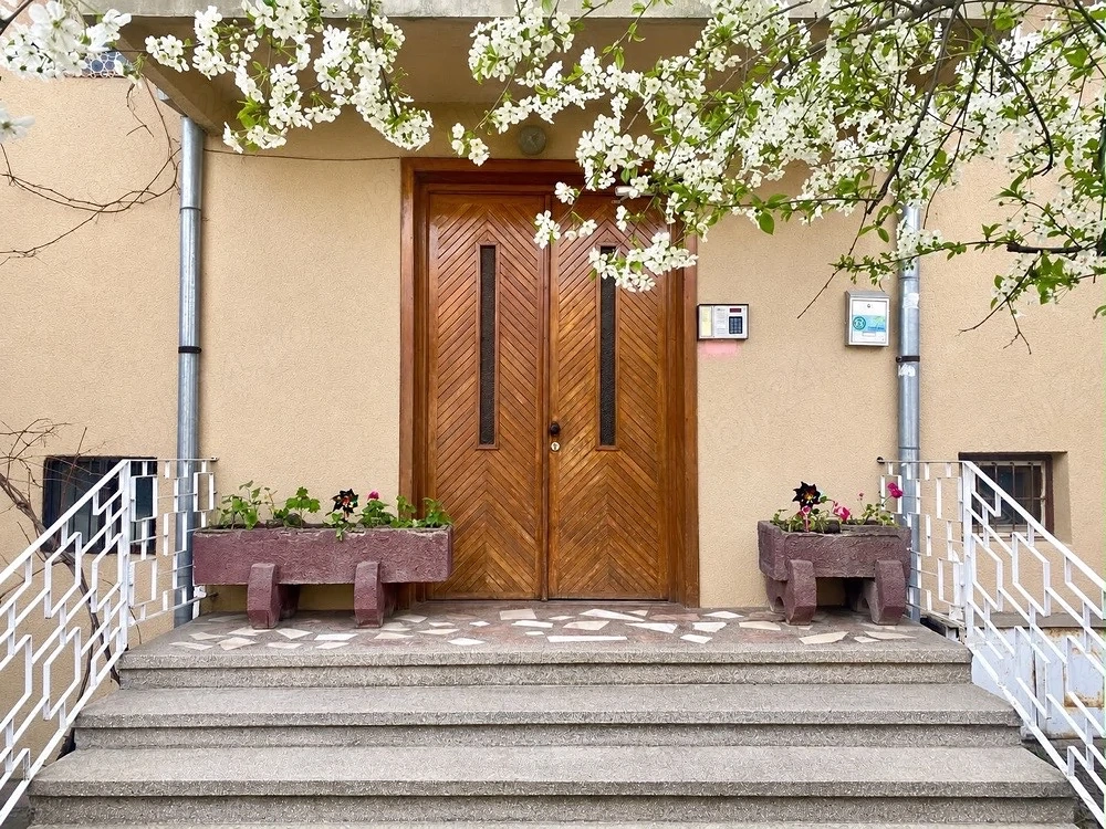 Apartament 4 camere 110 mp, complet renovat, garaj + loc parcare separat