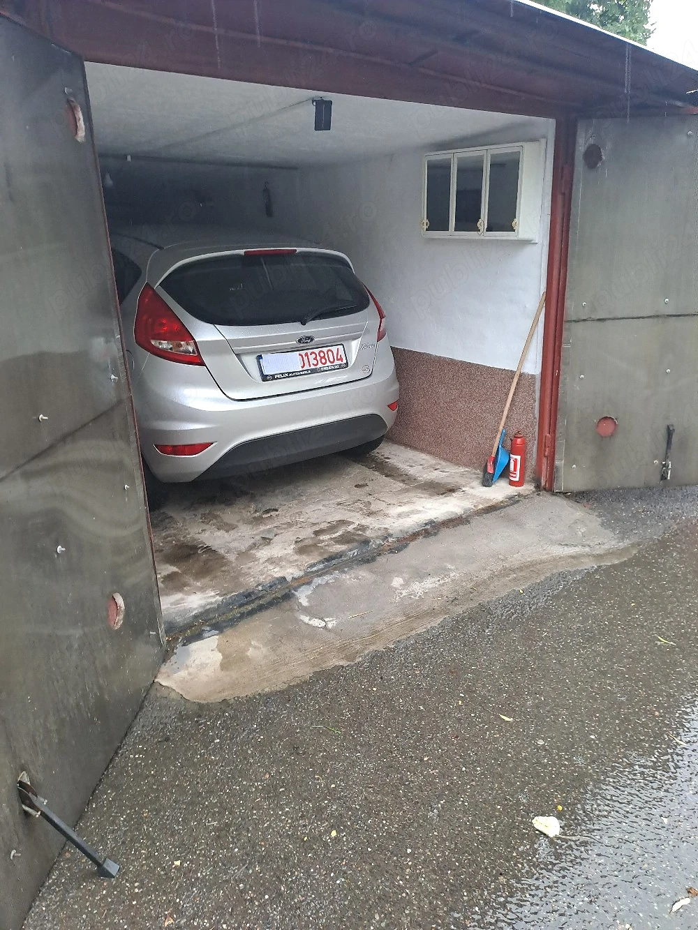 Vând Garaj zona Apicultorilor cu actele  la zi
