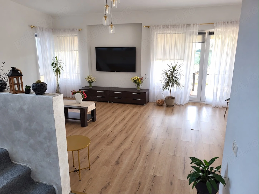 Casă individuală cu 2 fronturi stradale de vânzare în Ghiroda, Timis