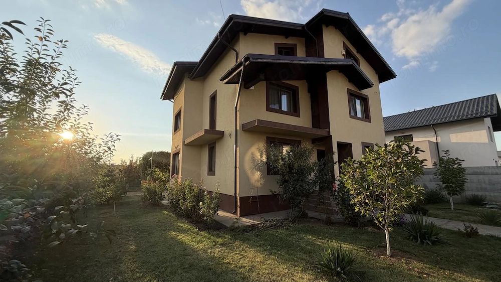 Vila superba 283 mp construit, 656 mp teren in Ciorogârla, la asfalt 