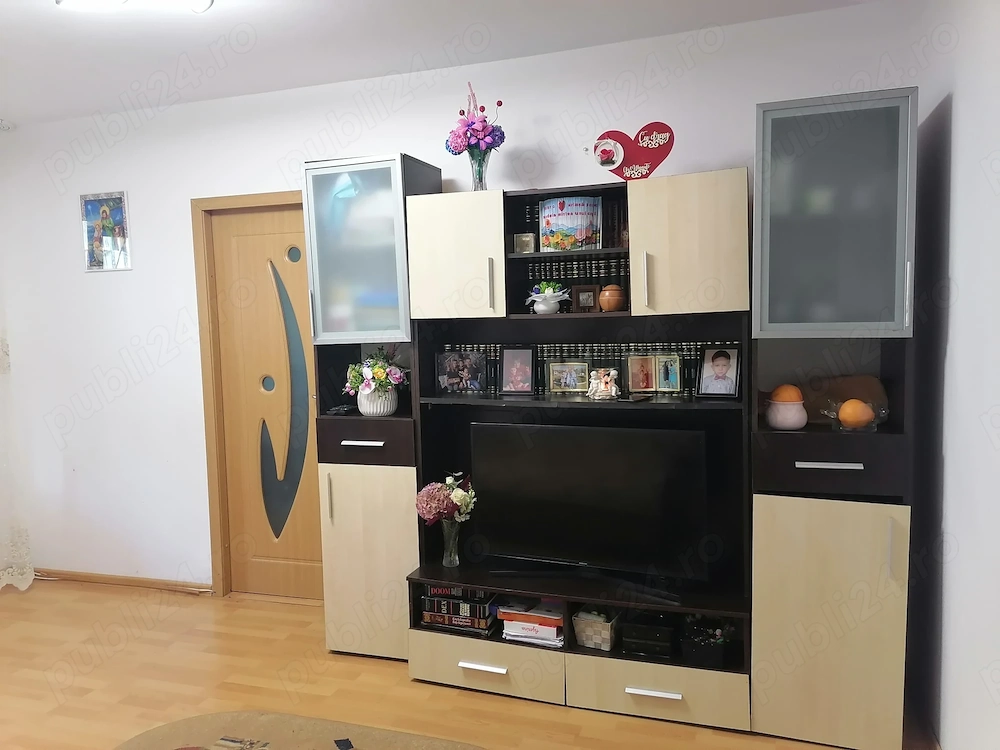 Vand apartament 2 camere zona Malu Rosu