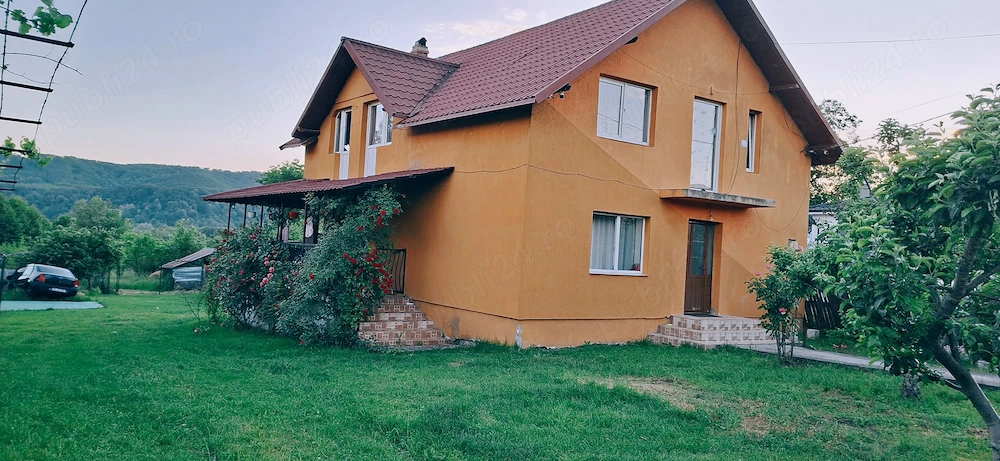 Casă de vânzare P+E | 172 mp construiți | Teren 1.997 mp | Coșești, Argeș   170.000  