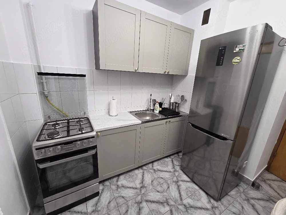 Închiriez apartament cu o cameră, 42 mp cu loc de parcare