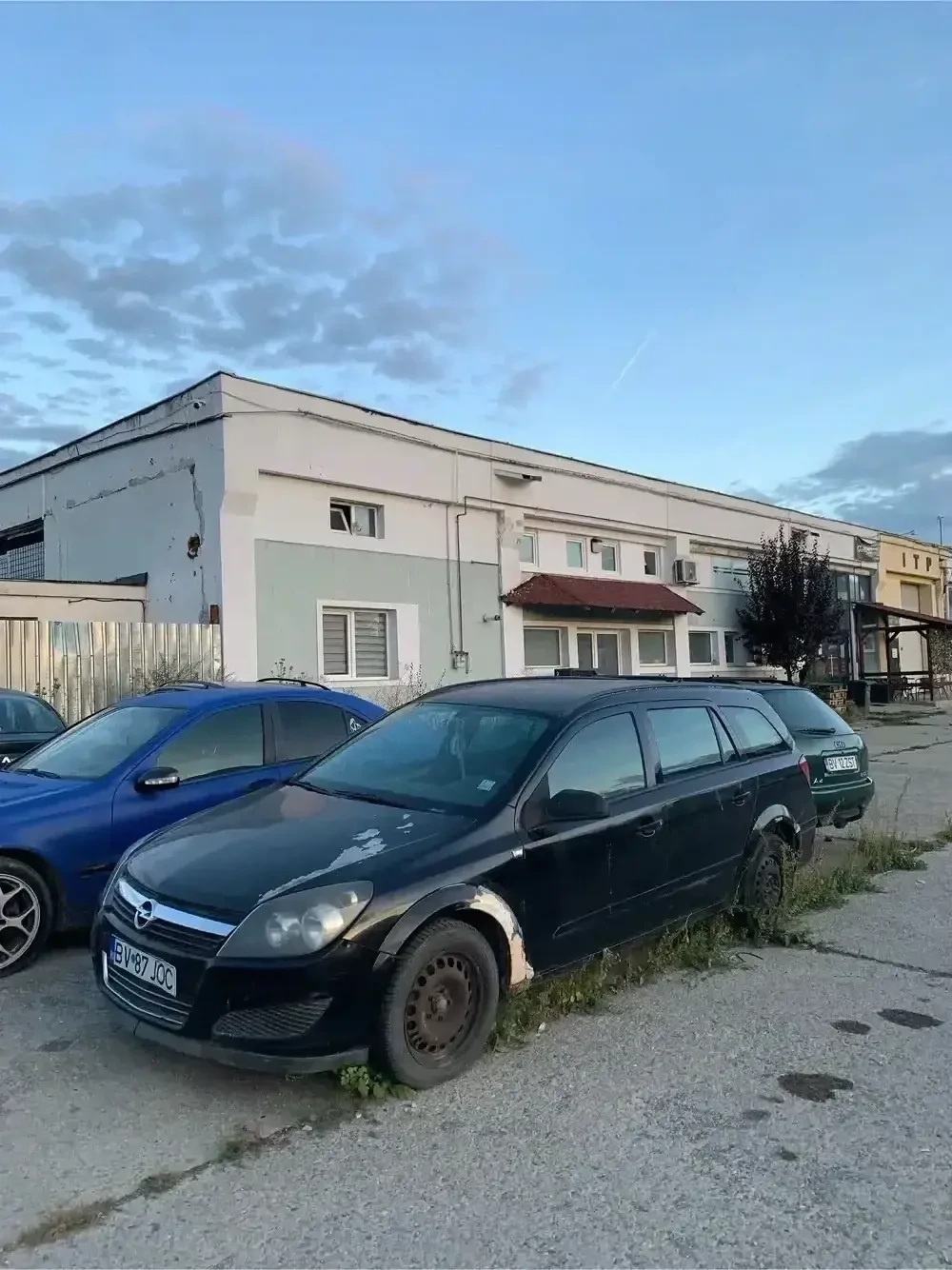vand sau dezmembrez opel astra h