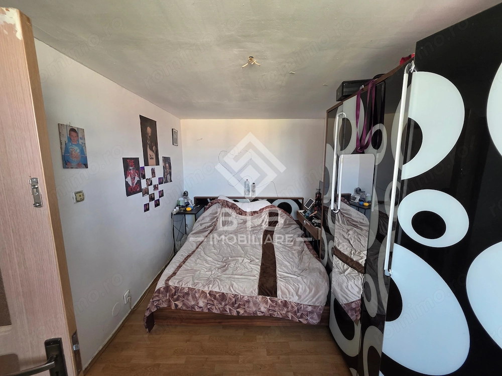 Apartament 2 camere semidecomandat.