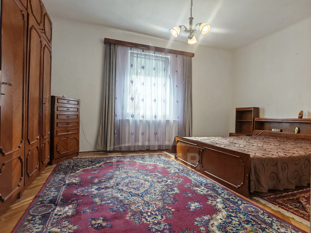 Casă individuală cu 3 camere, curte , în Sibiu, zona Lupeni