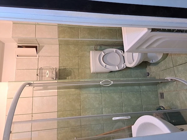 Inchiriez apartament, zona Piata Doina, aproape de piata.