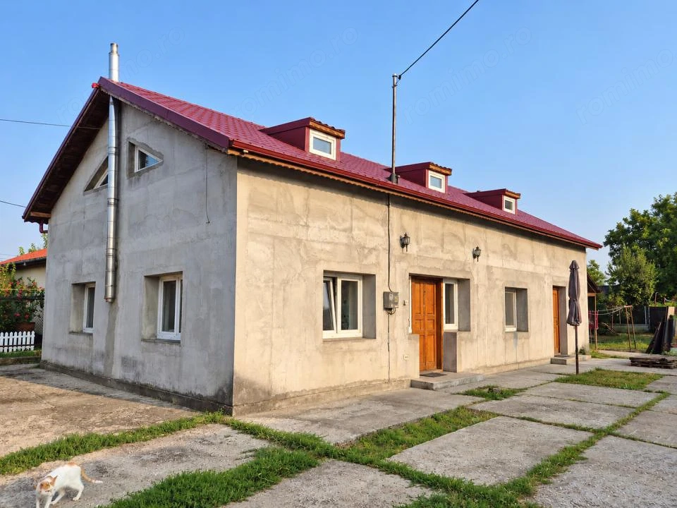 Casa in centrul comunei Tunari, la rosu
