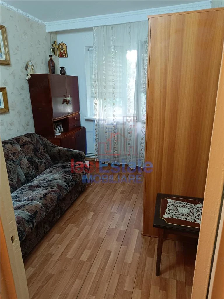 Apartament 3 camere de vanzare in Zimbru - Ideal pentru renovare