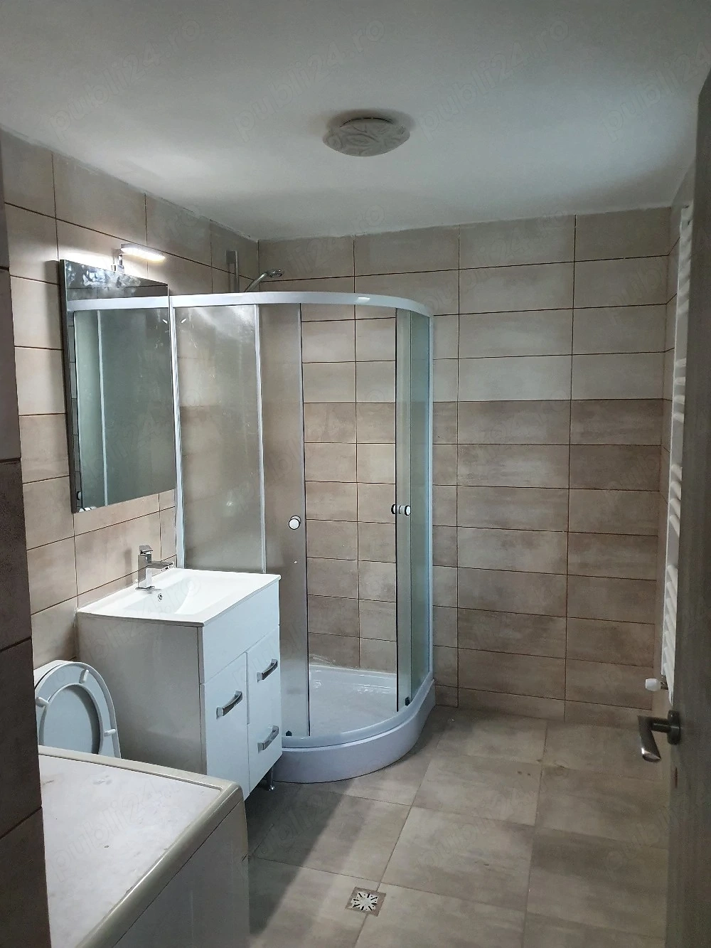 angajez  muncitori constructii
