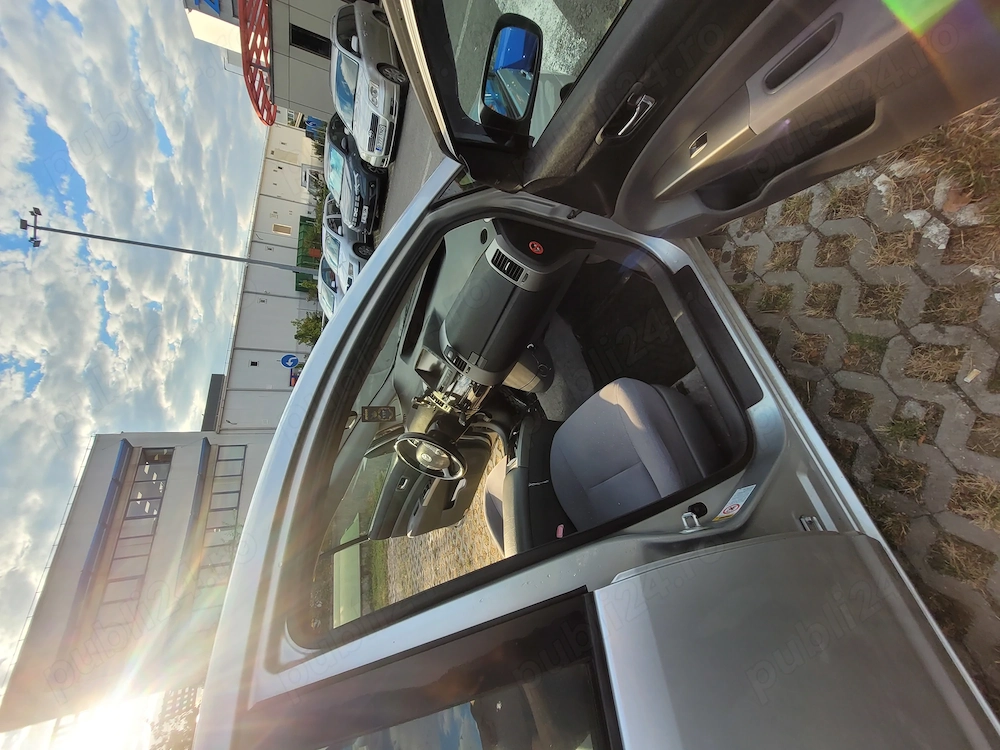 Toyota Prius 2006   hibridul cinstit, confortabil si greu de pensionat