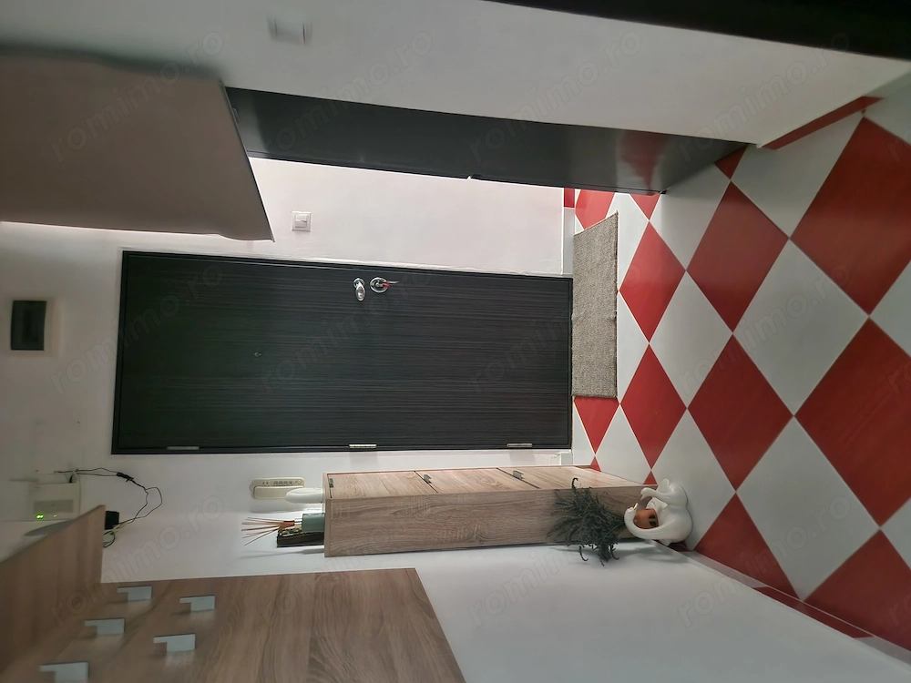 Vând apartament cu 2 camere, parter, 85000 euro, negociabil 