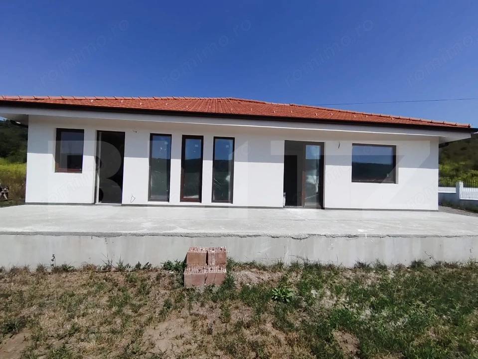 „Casă în stil mediteranean de vânzare în Livezeni – Oază de liniște și confort”
