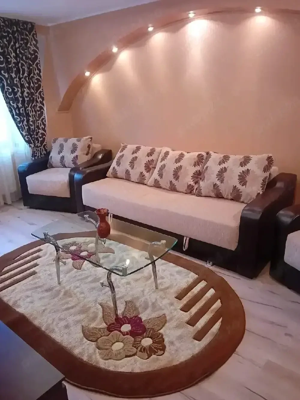 Închiriez garsoniera confort 1
