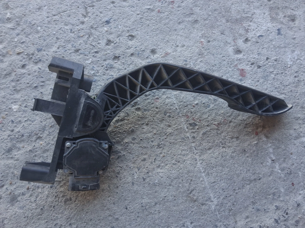 Pedala acceleratie cu suich pt iveco daily 2007-2014