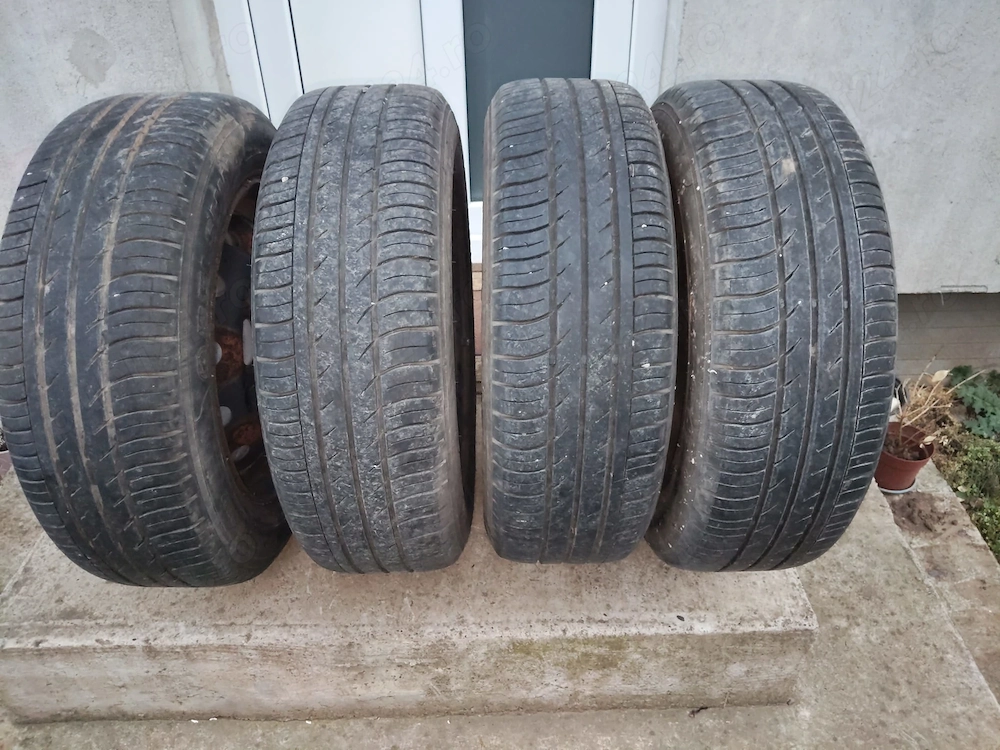 Set 4 roti pentru dacia logan,sandero, clio, jante tabla15, 4prezoane,urme normale de uzura, nu se v