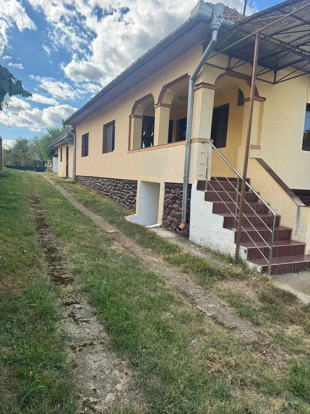 Casă spațioasă de vânzare în Lelești, Gorj!