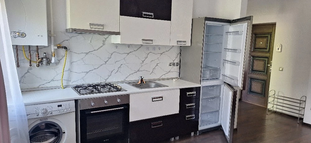 Inchiriez apartament  