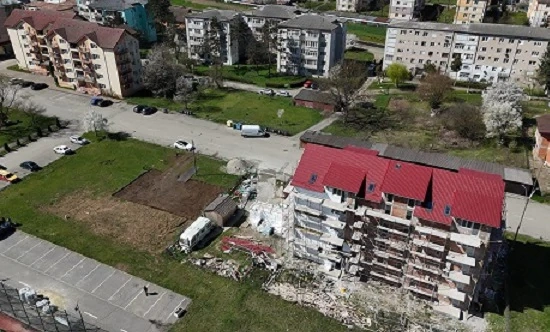 Închiriez garsonieră complet mobilată și utilată în Brad, cartier Micro 1 ( Peste Luncoi )