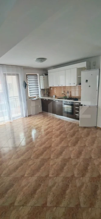 Apartament 3 camere, 68 mp, parcare, zona Sub Cetate 