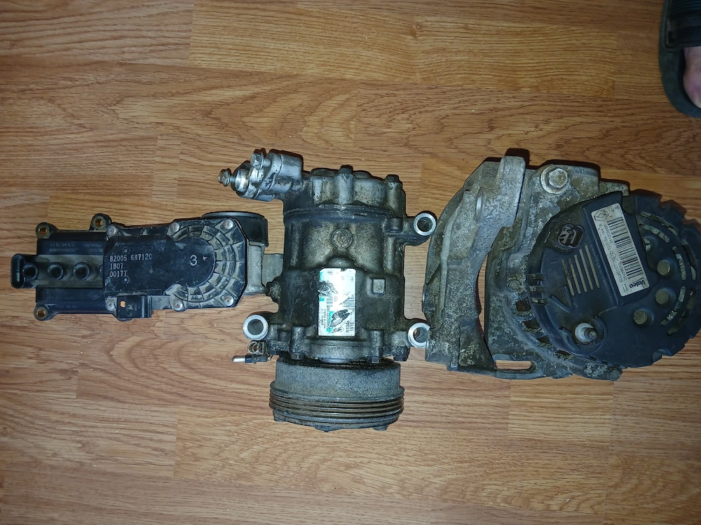 De vânzare:compresor AC,alternator,bobină,corp clapetă Renault Symbol 2011,1200cc benzină.