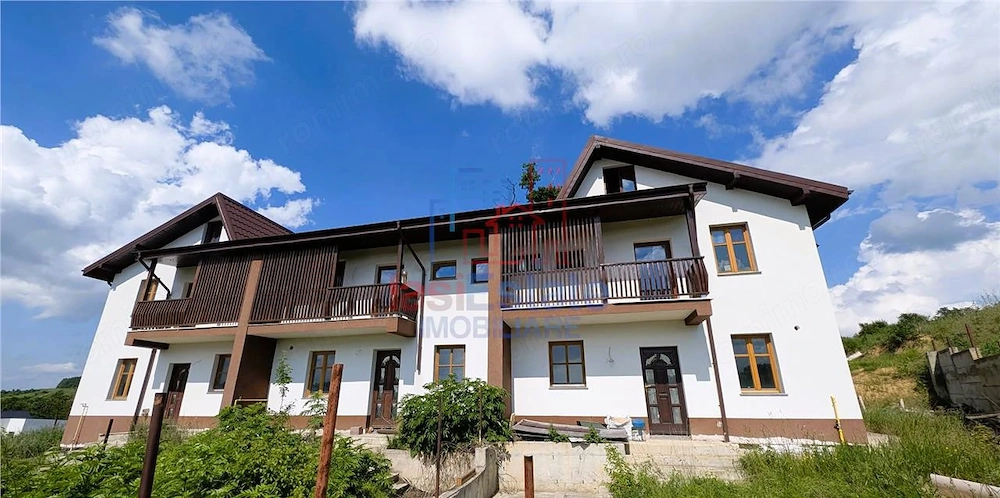 Vila triplex 4 camere si teren Barnova