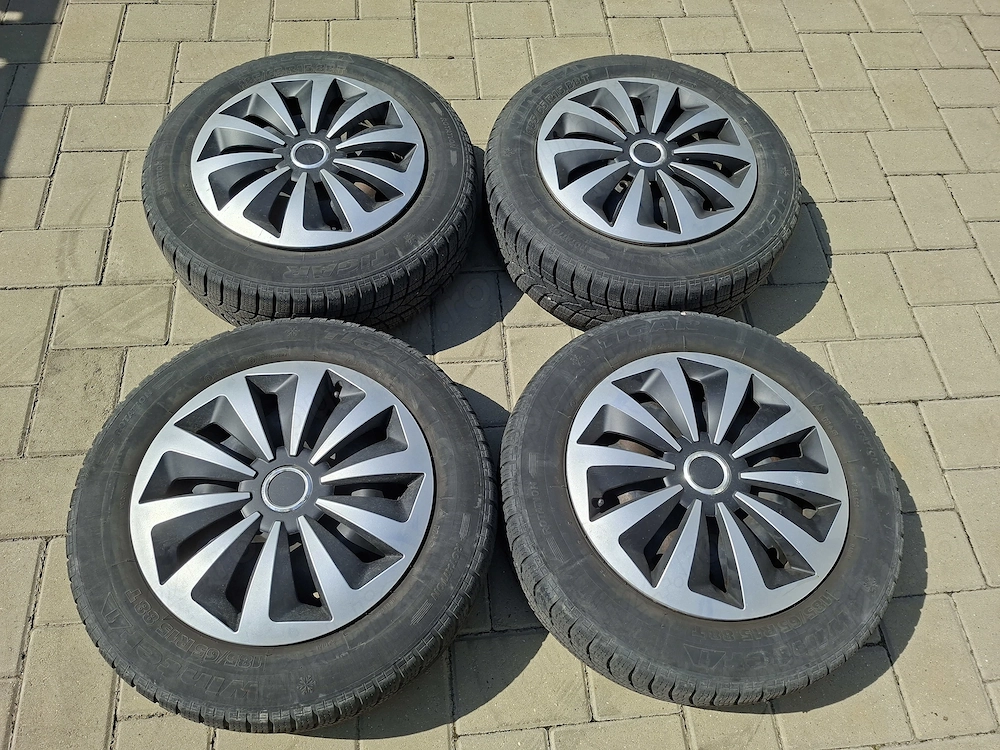 Vând cauciucuri Renault Zoe