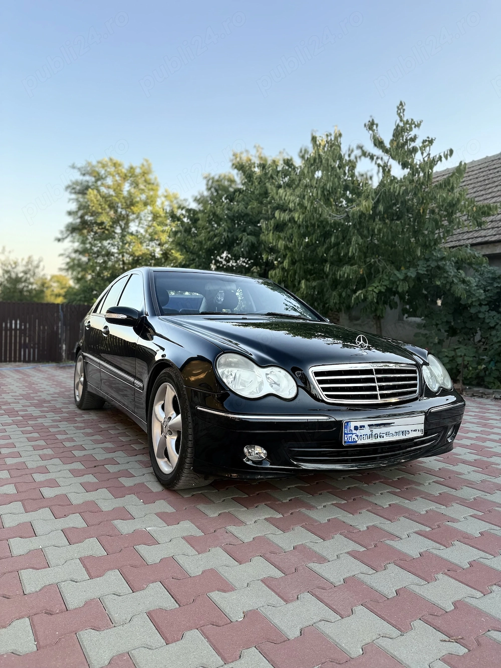 Vând Mercedes Benz C220