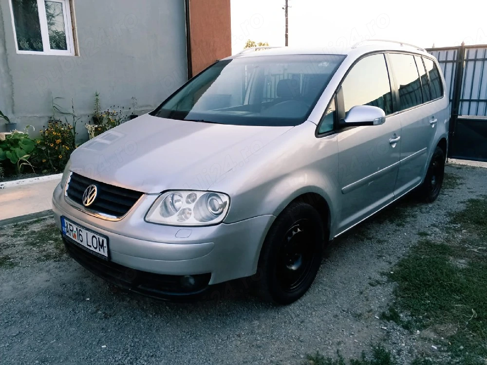 VOLKSWAGEN Touran